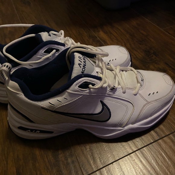 Authentic Nike Men”s Sneakers size11 NWOT - Picture 2 of 11